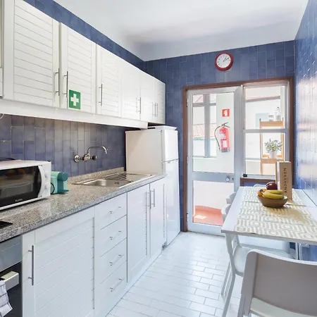 Host Wise - Comfy Bright Flats With Netflix Apartment