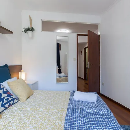 Host Wise - Comfy Bright Flats With Netflix Apartment