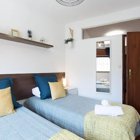 Host Wise - Comfy Bright Flats With Netflix
